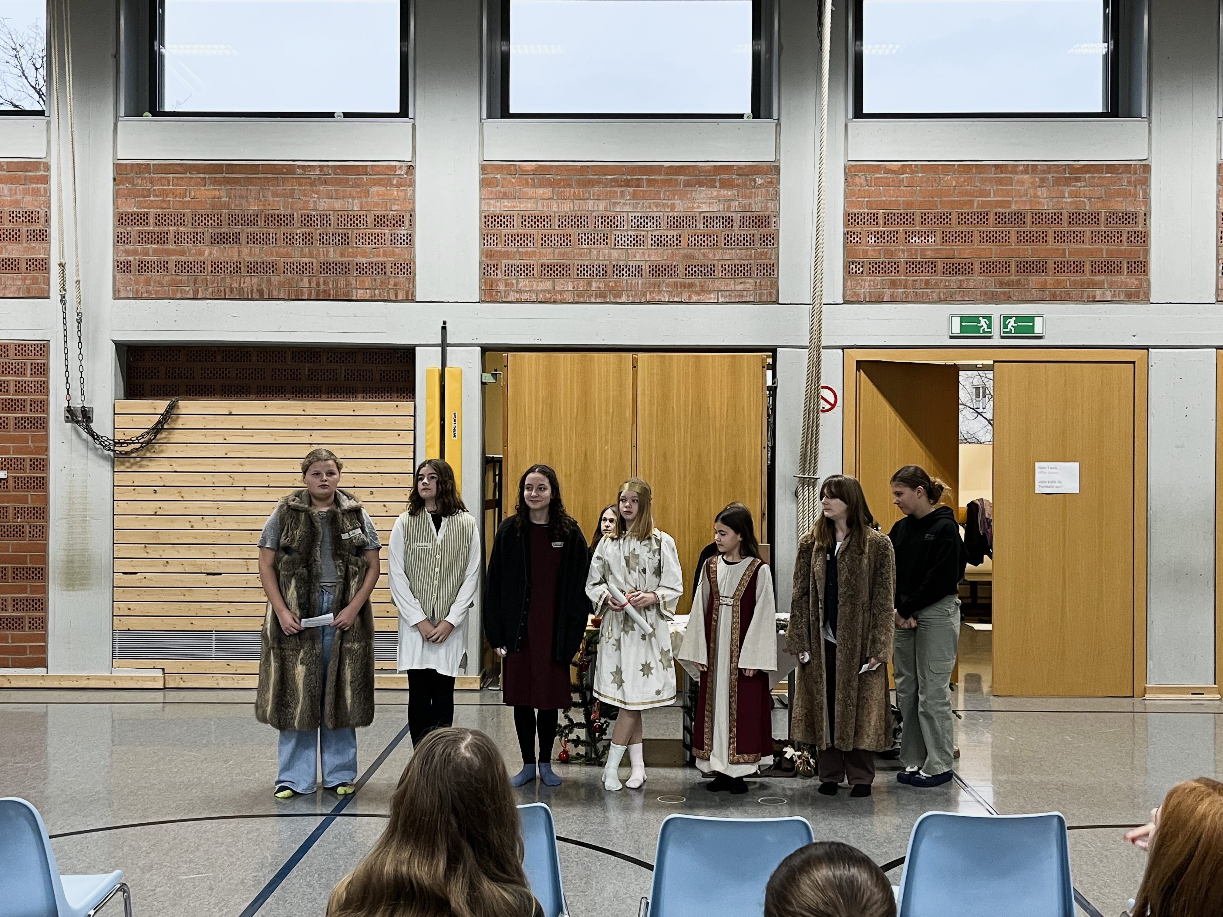 weihnachten 2024 evangelischer gottesdienst turnhalle